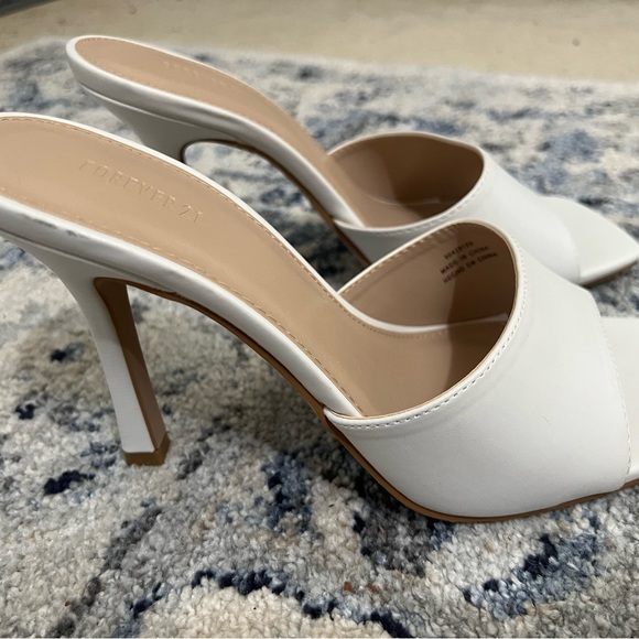 Like new white heeled sandals - Picture 3 of 9